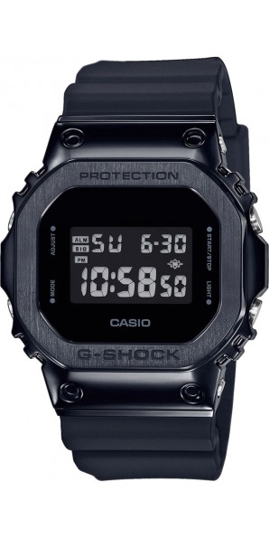 Casio GM-5600B-1ER